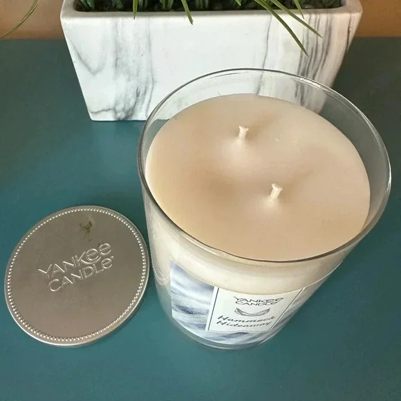 Yankee Candle Large 2-wick Tumbler Hammock Hideaway - Picture 3 of 4